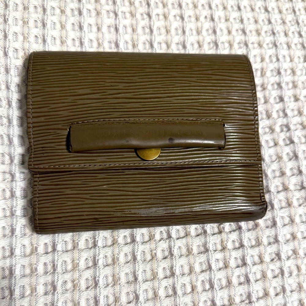 Louis Vuitton Epi Portefeuille Tri Fold